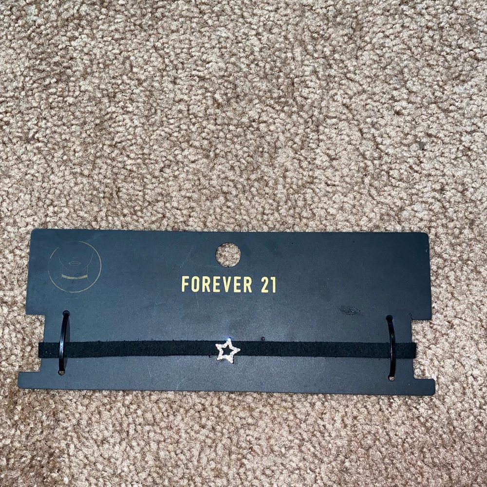 Black star choker